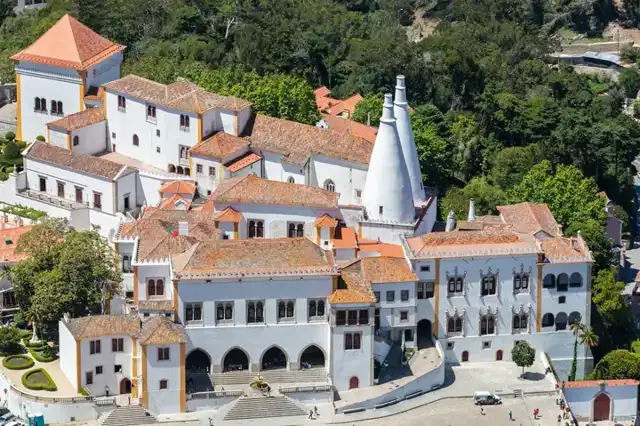 <bdi><a href="https://www.wikidata.org/wiki/Q28147777" class="extiw" title="d:Q28147777"><span title="Spanish photographer">Diego Delso</span></a></bdi>